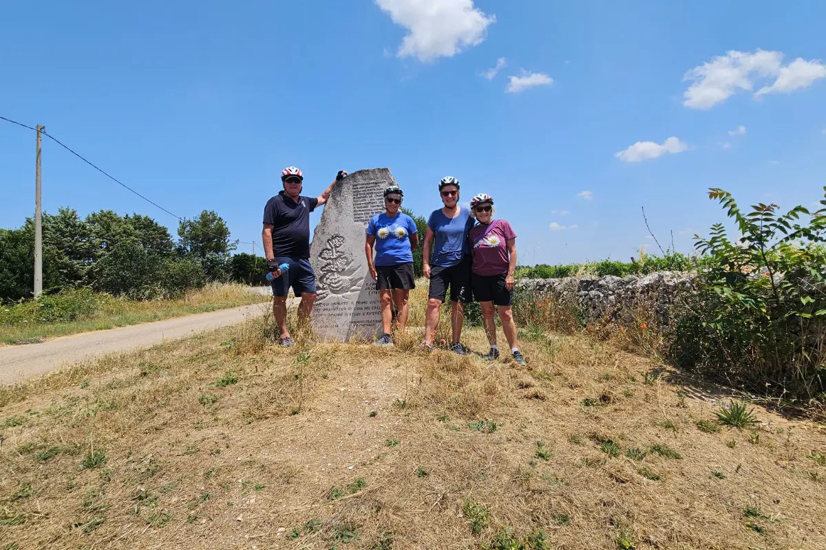 primitivo-vineyard-mounument